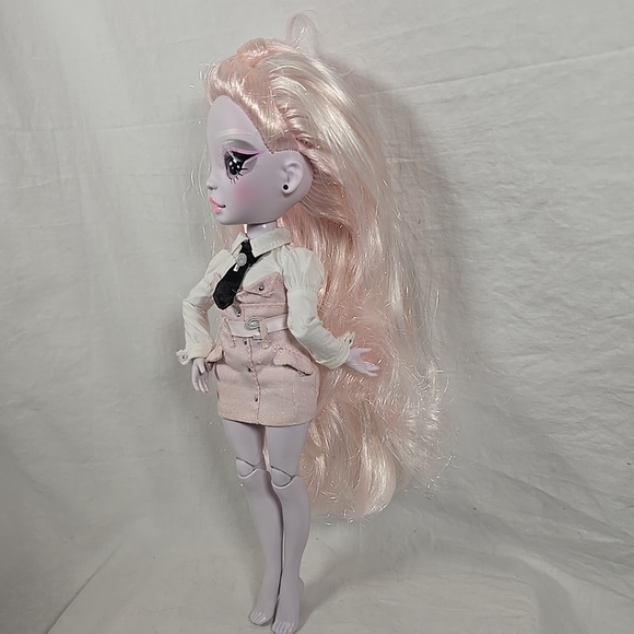Fashion Doll with Pink Hair and White Outfit - Picture 7 of 12